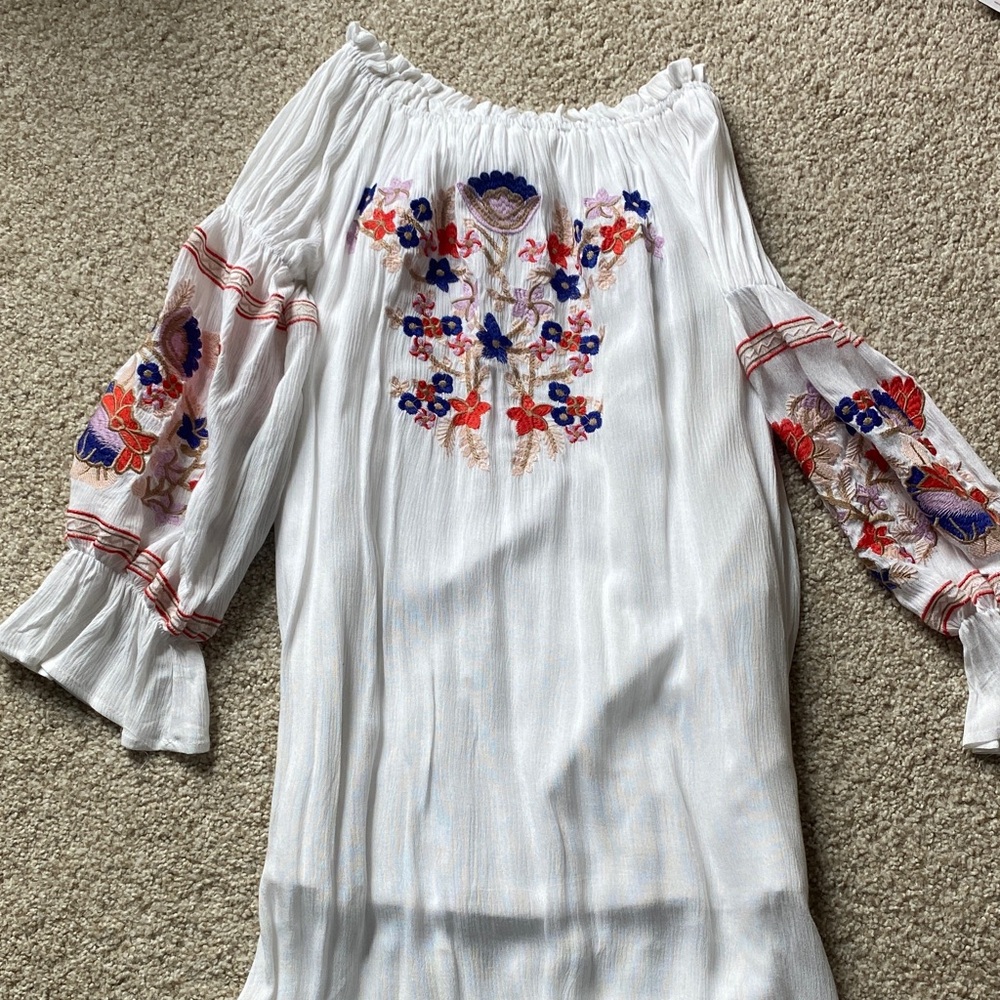 White Floral Off-Shoulder Mini Dress - Picture 2 of 3